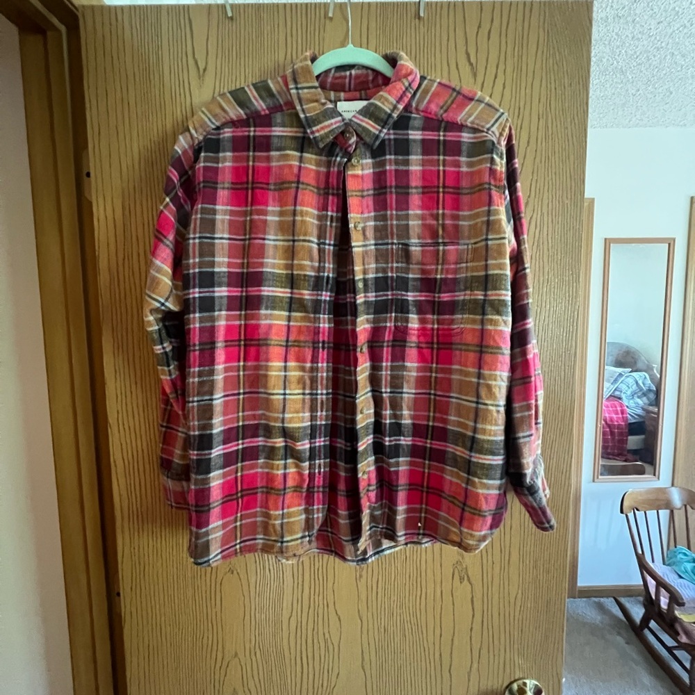 American Eagle Outfitters Red and Black Casual Button Down Shirt